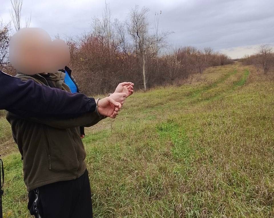 У любителя немецкого автопрома из Нижнегорского района нашли свыше 2 кг конопли