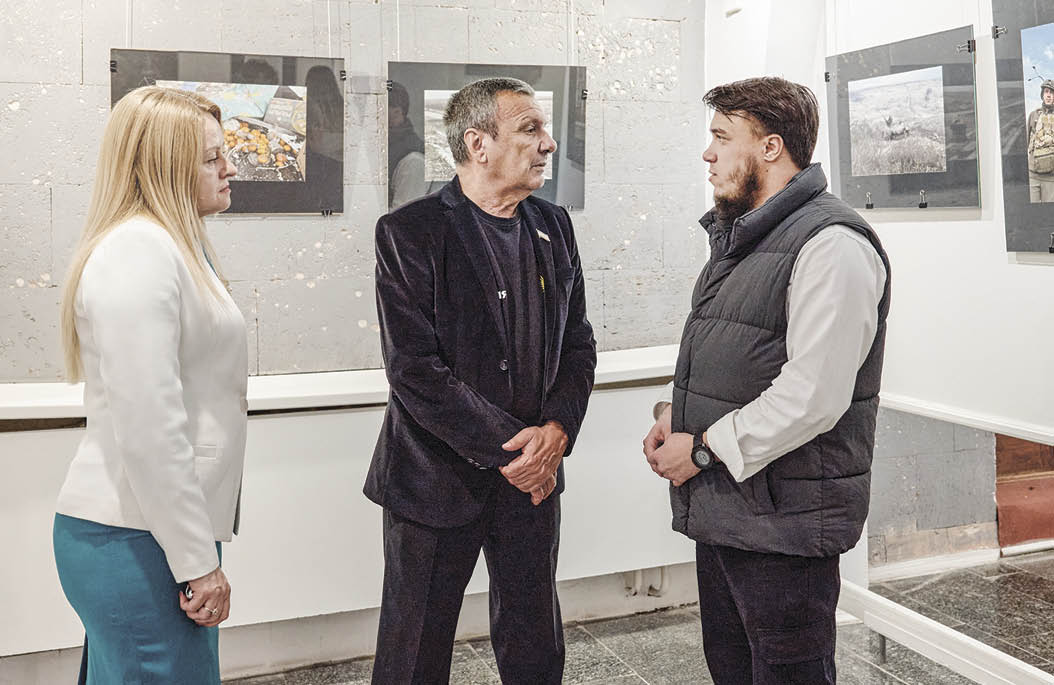 Реальные будни из зоны СВО: фотовыставка «Рядовой военкор» открылась в Крыму