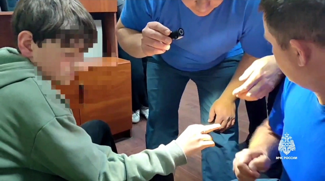 Гайка, которая чуть не стоила пальца: в Симферополе спасатели провели «операцию» мальчику на глазах у мамы