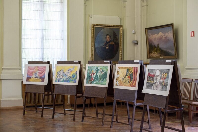 Картины детей из Донбасса представлены на выставке в Симферополе