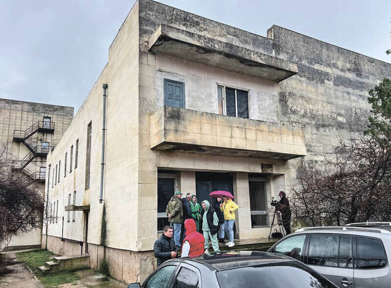 Под Судаком сносят аварийный спортзал после обращения в прошлом году детей к Путину 