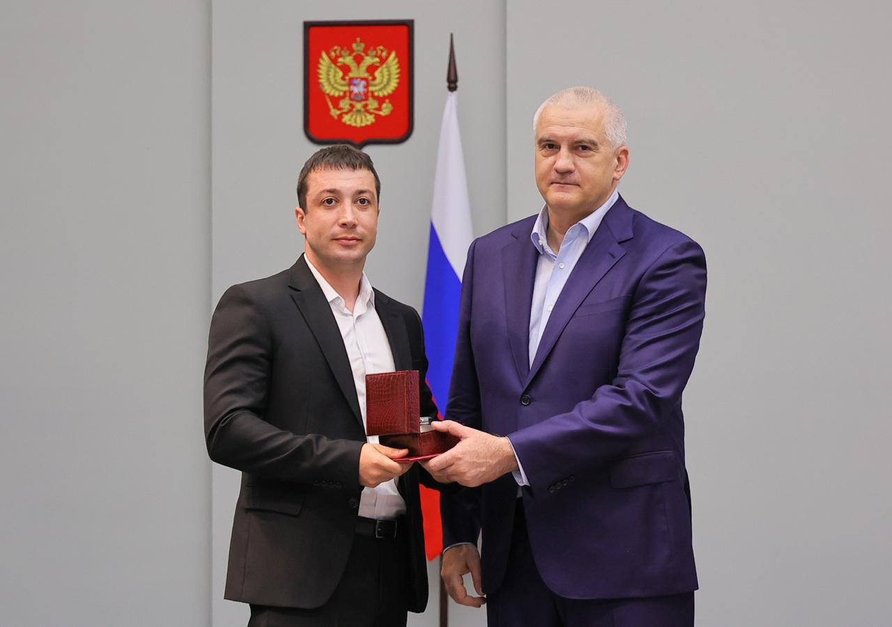 Аксёнов вручил дипломы выпускникам региональной кадровой программы «Герои Крыма»