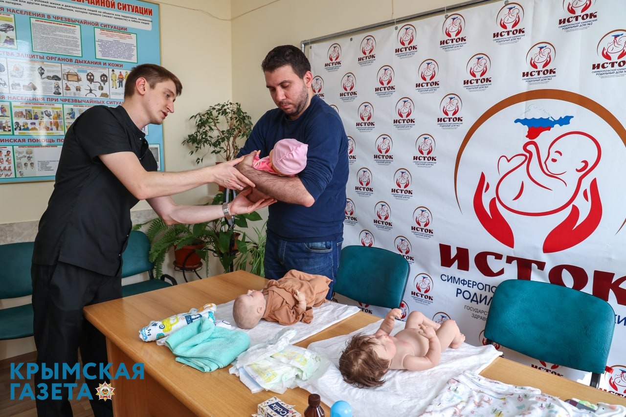 Ответственное отцовство: как в Крыму готовят будущих пап