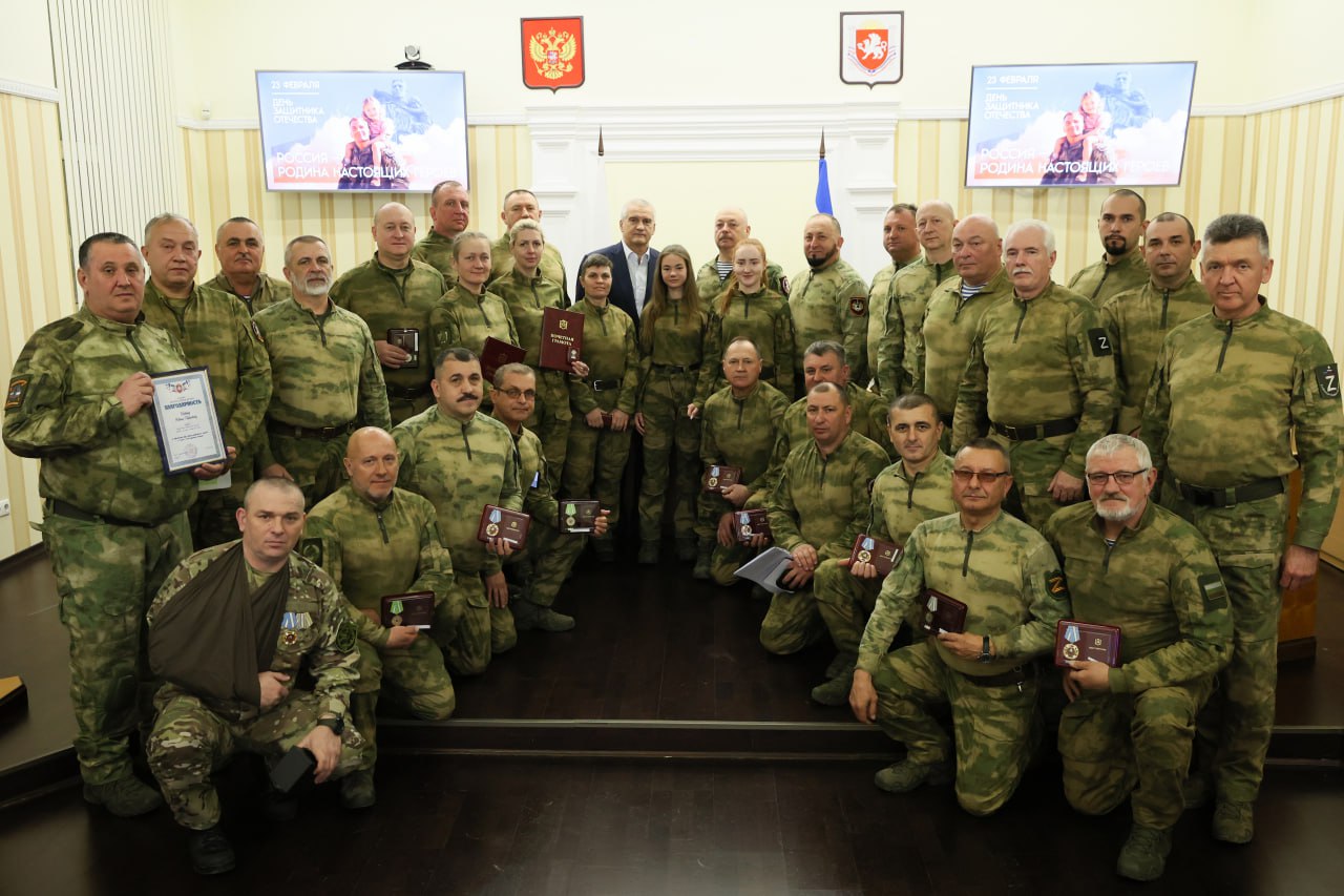 Глава Крыма вручил награды бойцам Народного ополчения