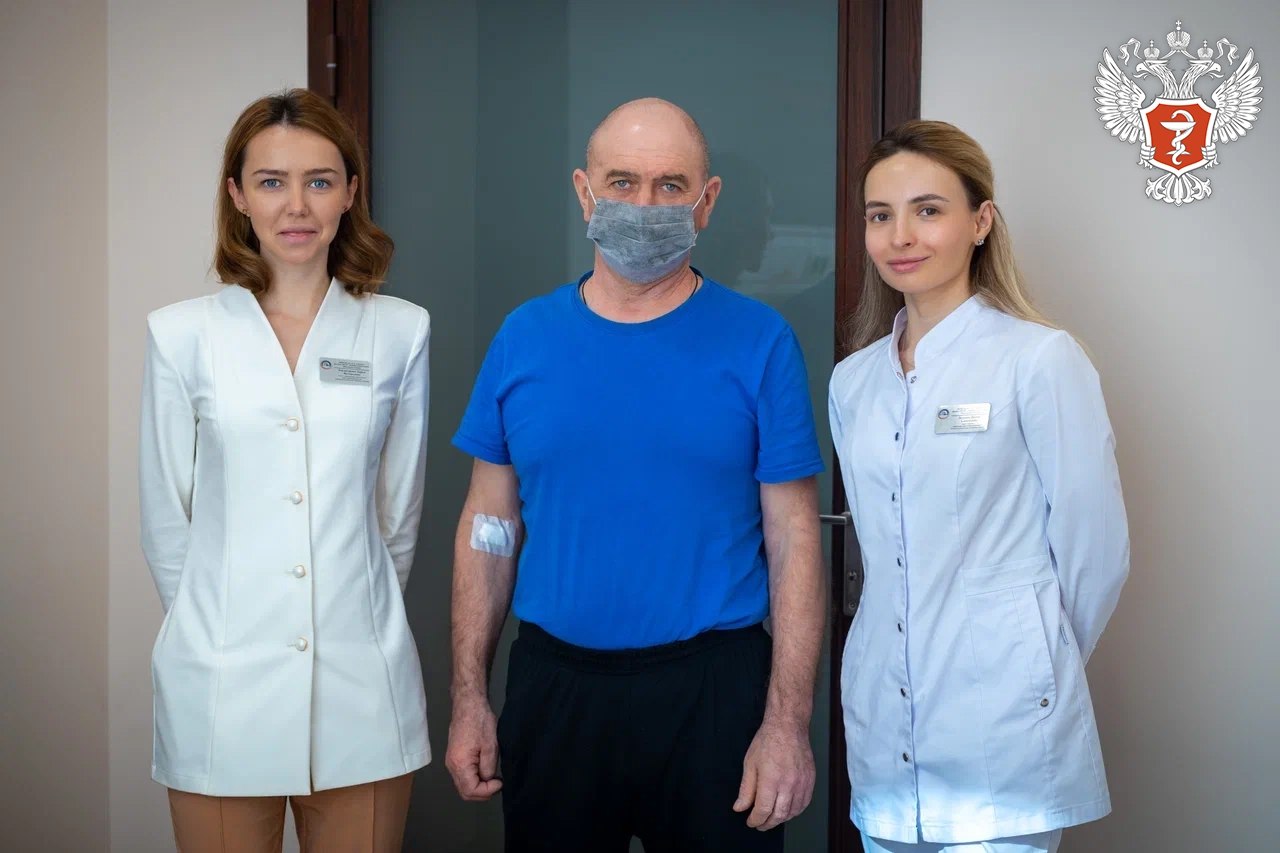 Скоро будет доступна всем: первый россиянин получил отечественную вакцину от рака