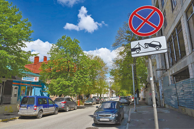 Неприкасаемые: почему в Крыму перестали эвакуировать неправильно припаркованные машины 