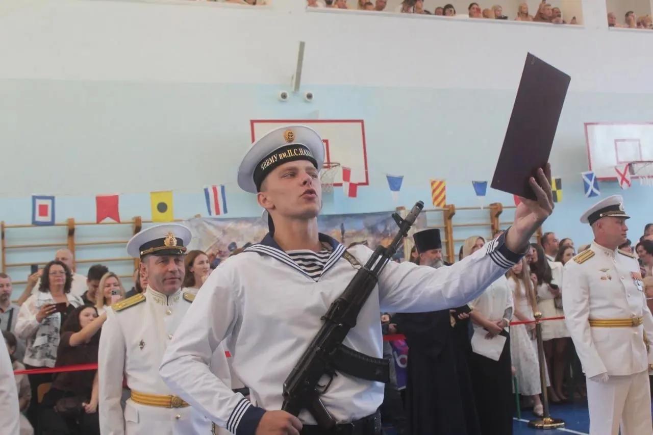 Более 130 первокурсников приняли присягу в Черноморском высшем военно-морском училище