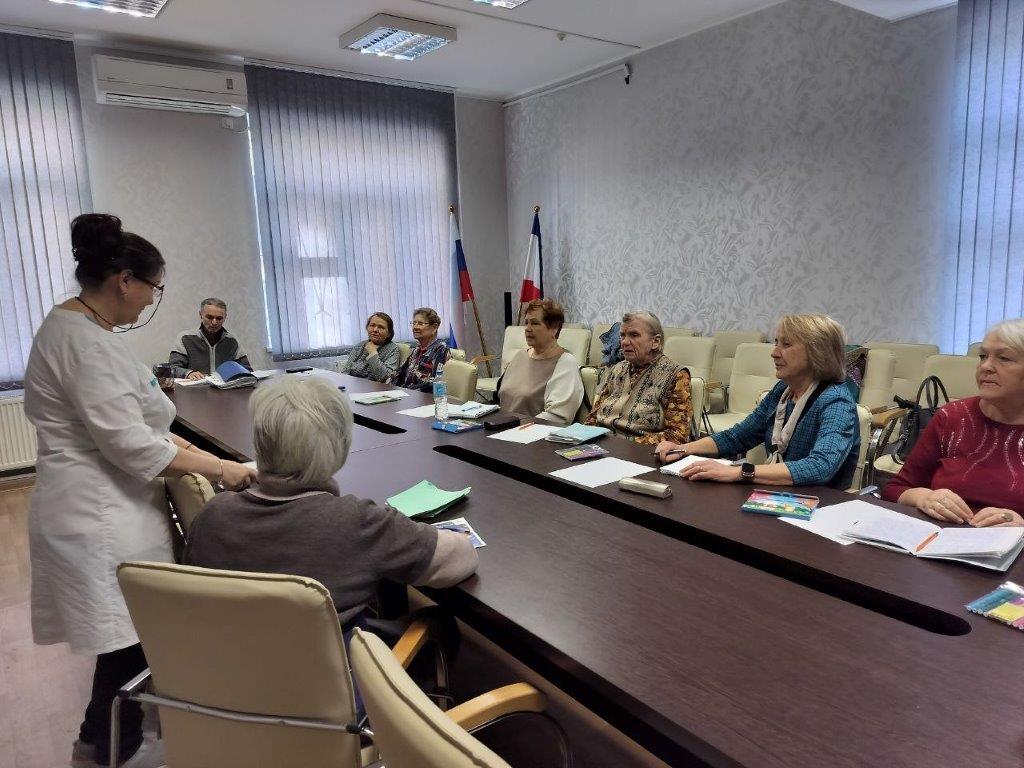 Алуштинским пенсионерам рассказали о профилактике рака