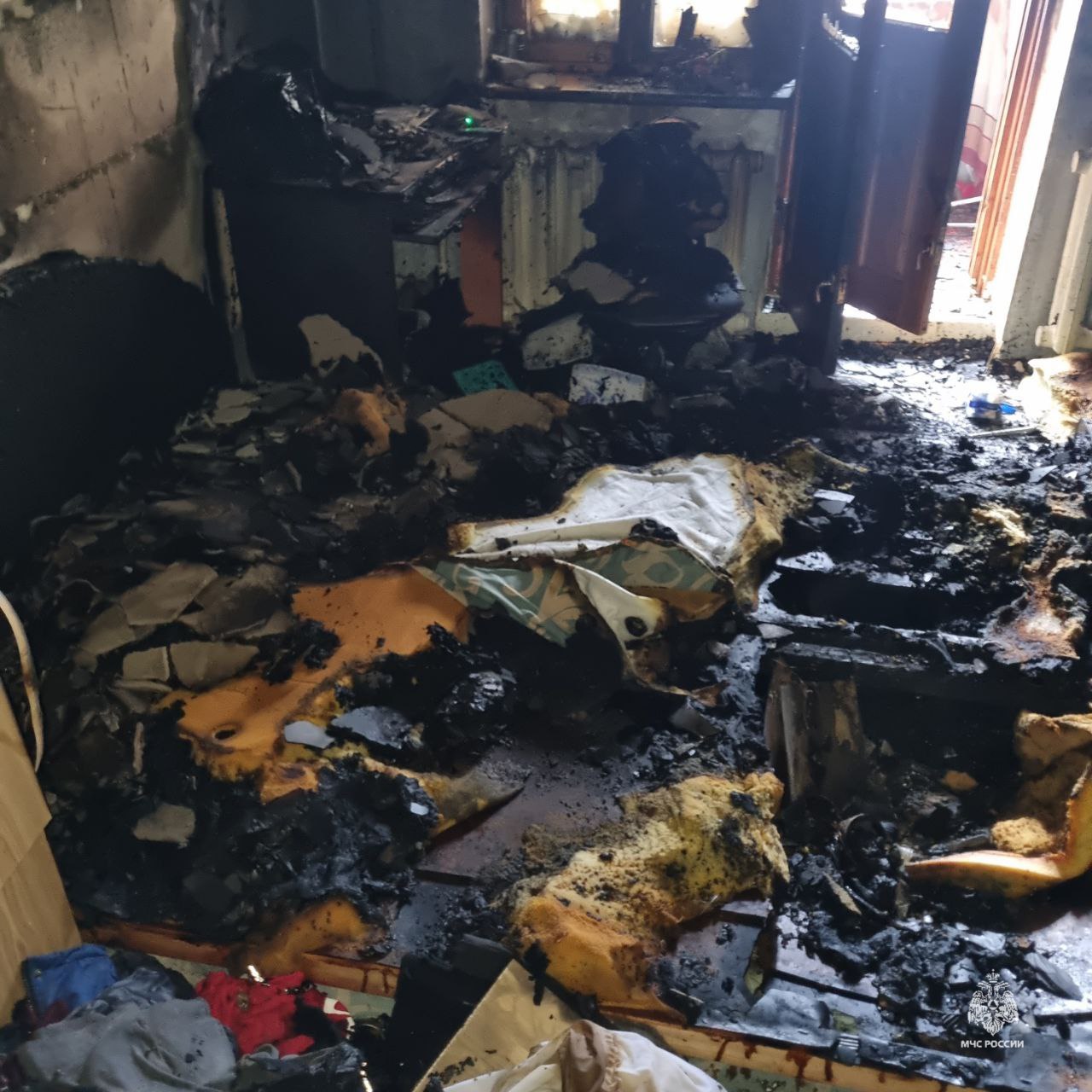 Сотрудники МЧС спасли жительницу Симферополя из пожара