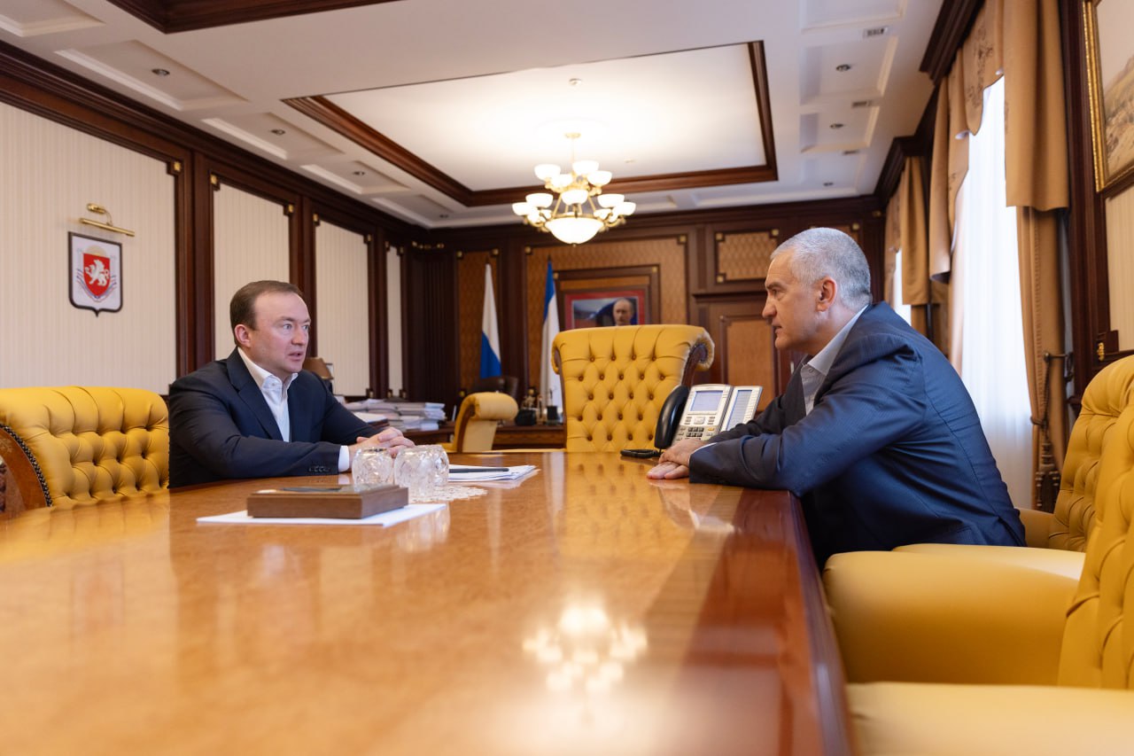 Аксёнов провел встречу с замминистром обороны России Павлом Фрадковым