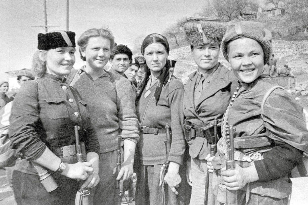  :     1941  1945 