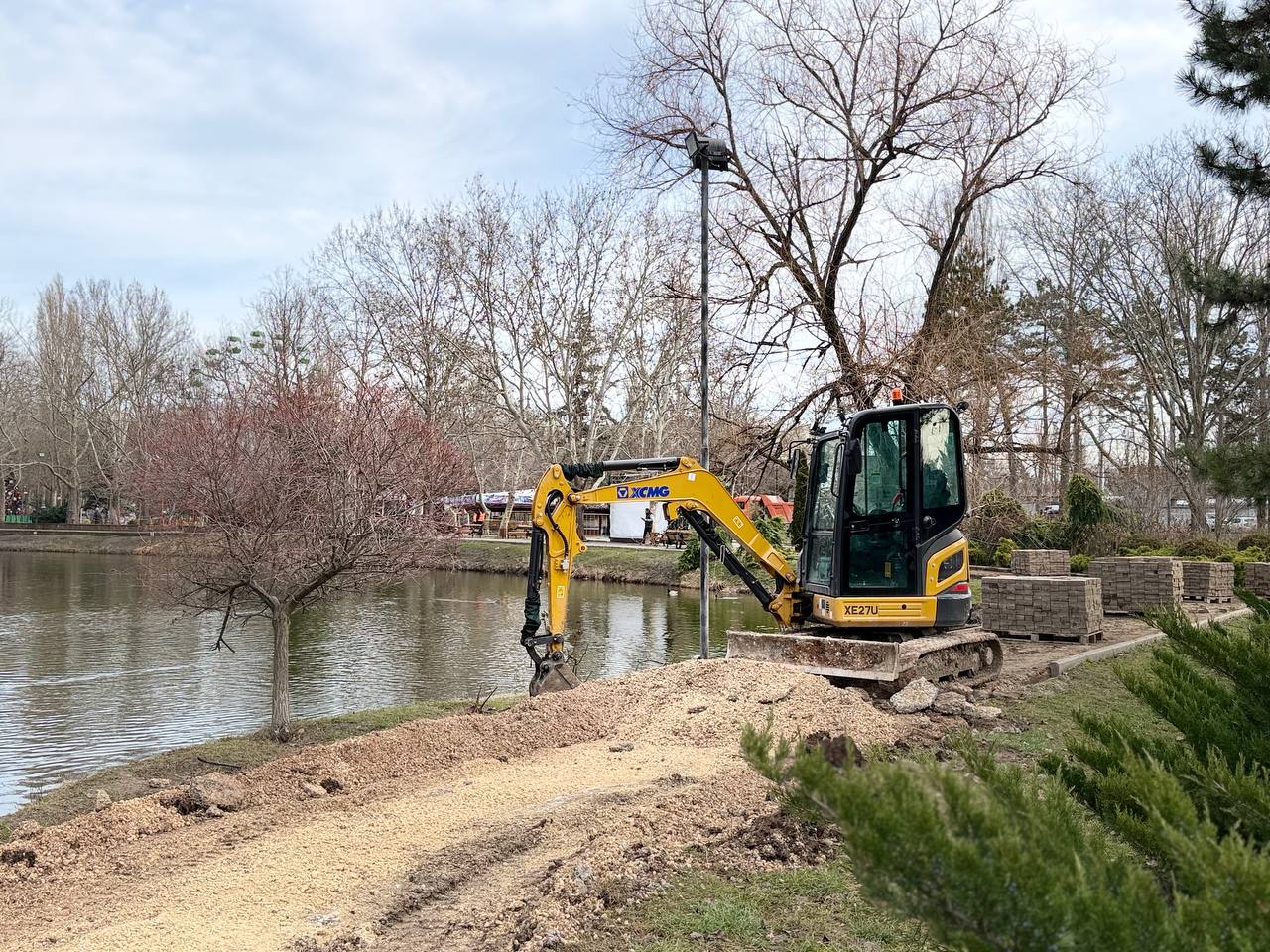 В Гагаринском парке Симферополя благоустраивают прибрежные зоны: где запрещено ходить