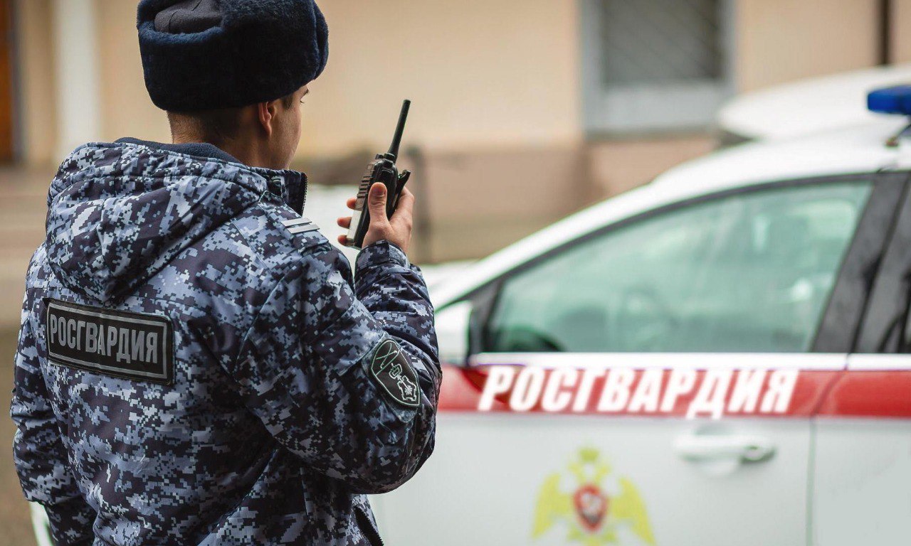 Росгвардейцы вернули заблудившегося в Симферополя 8-летнего мальчика домой