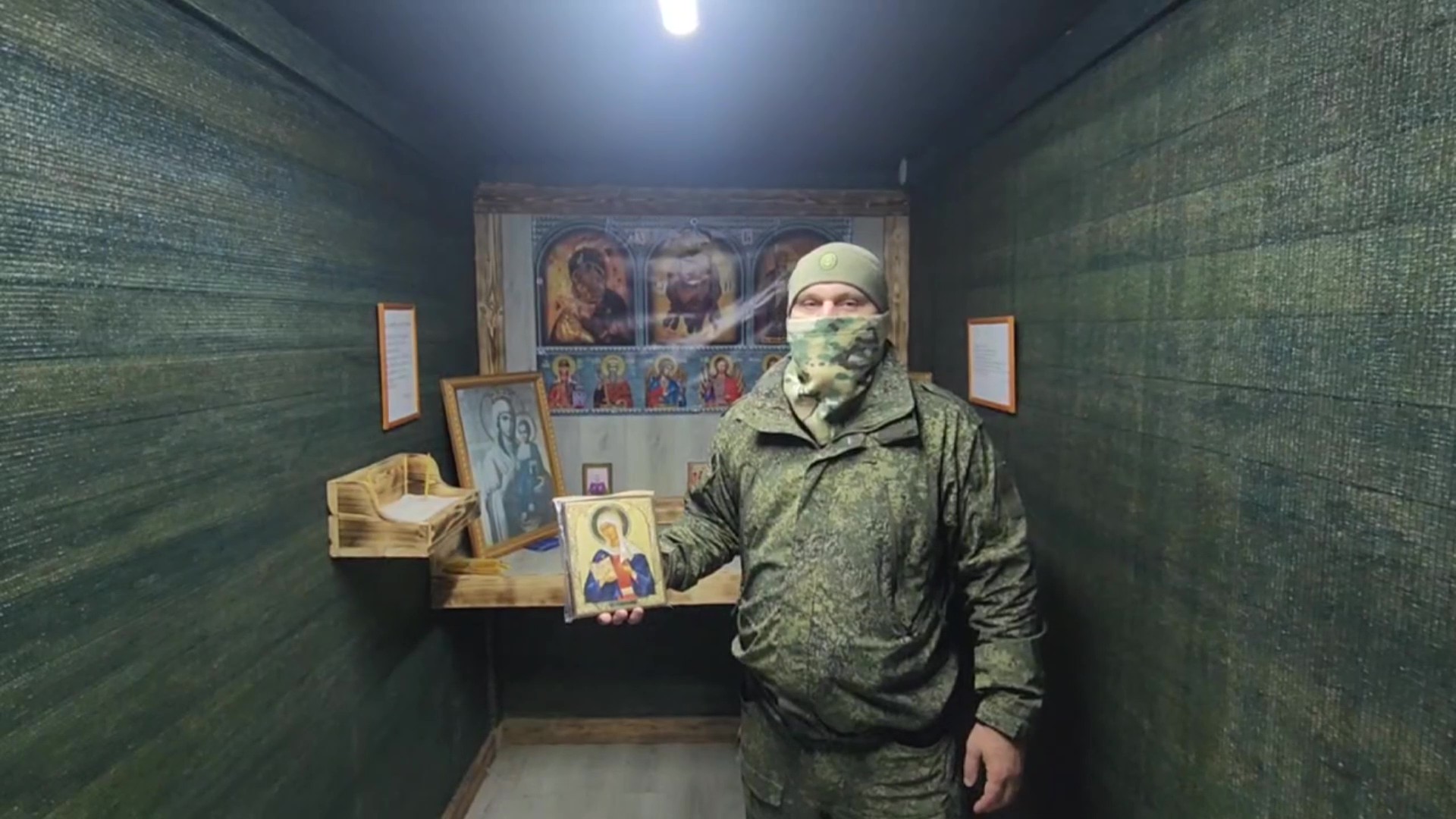 Крымские бойцы обустроили молебную комнату в блиндажах