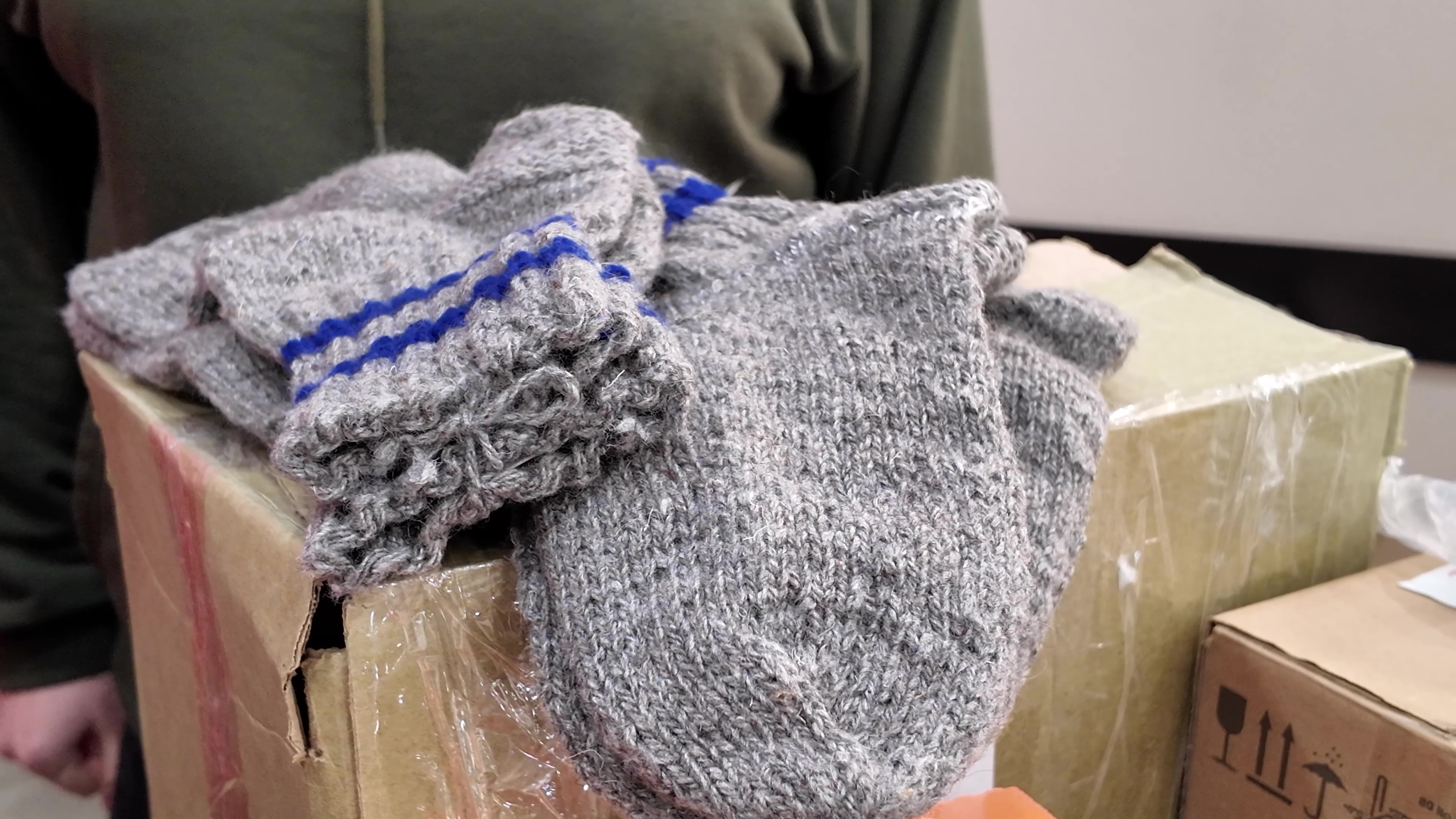 Крымским бойцам в зону СВО передали тёплые вещи, блиндажные свечи и сладости