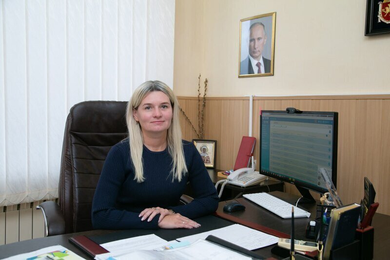 Уходит с должности глава администрации Черноморского района Крыма 