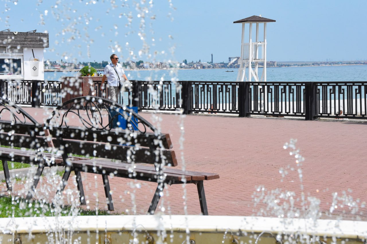 В Феодосии временно запретили купаться в море 