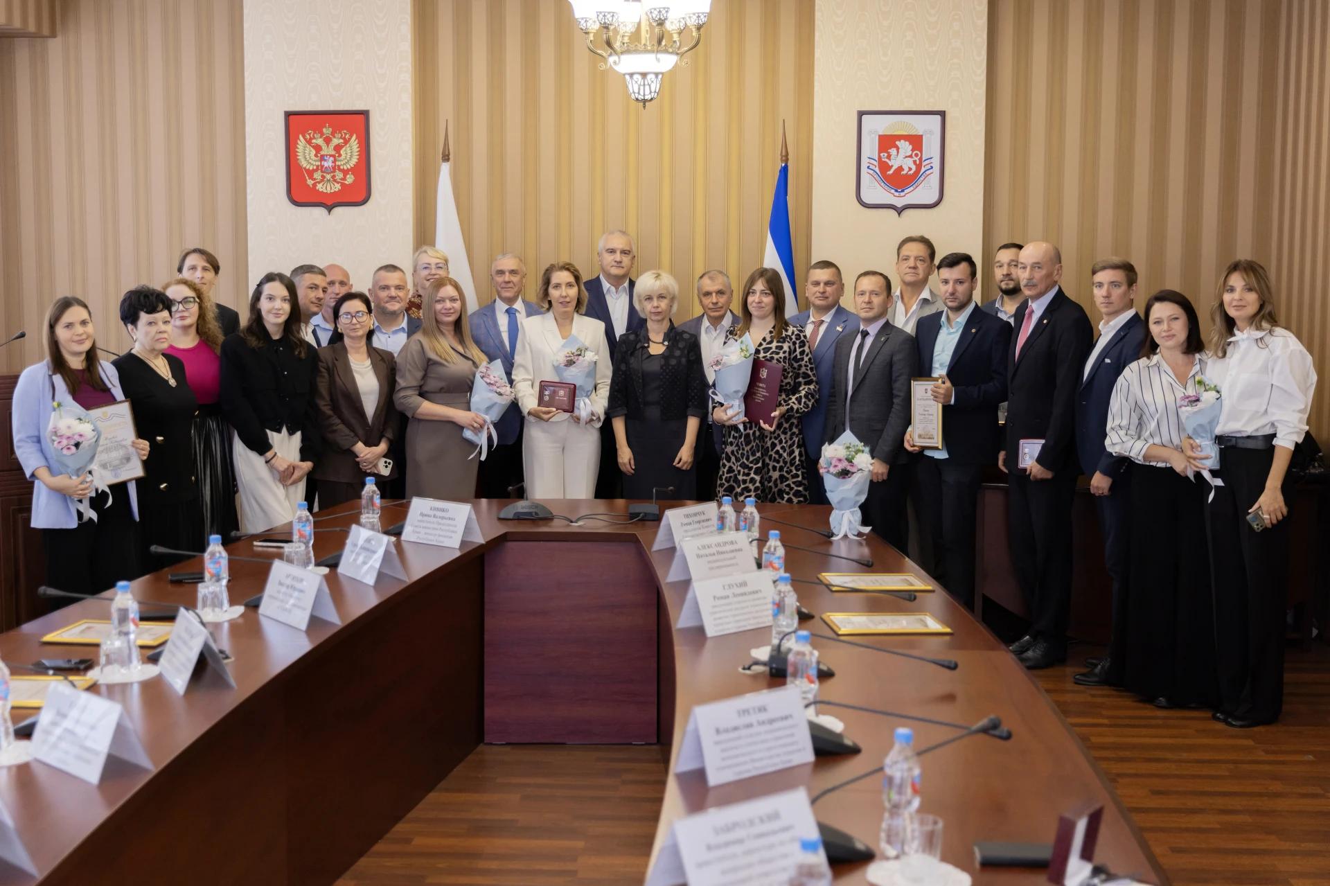 Работникам туротрасли Крыма вручили награды в преддверии профессионального праздника