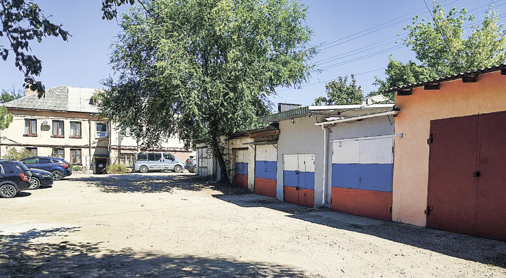 Как оформить в собственность землю возле МКД и какие могут возникнуть сложности