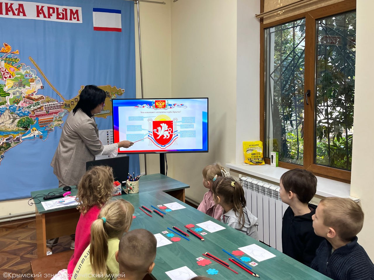 Мастер-класс, посвящённый государственным символам Крыма прошёл для детей в Симферополе