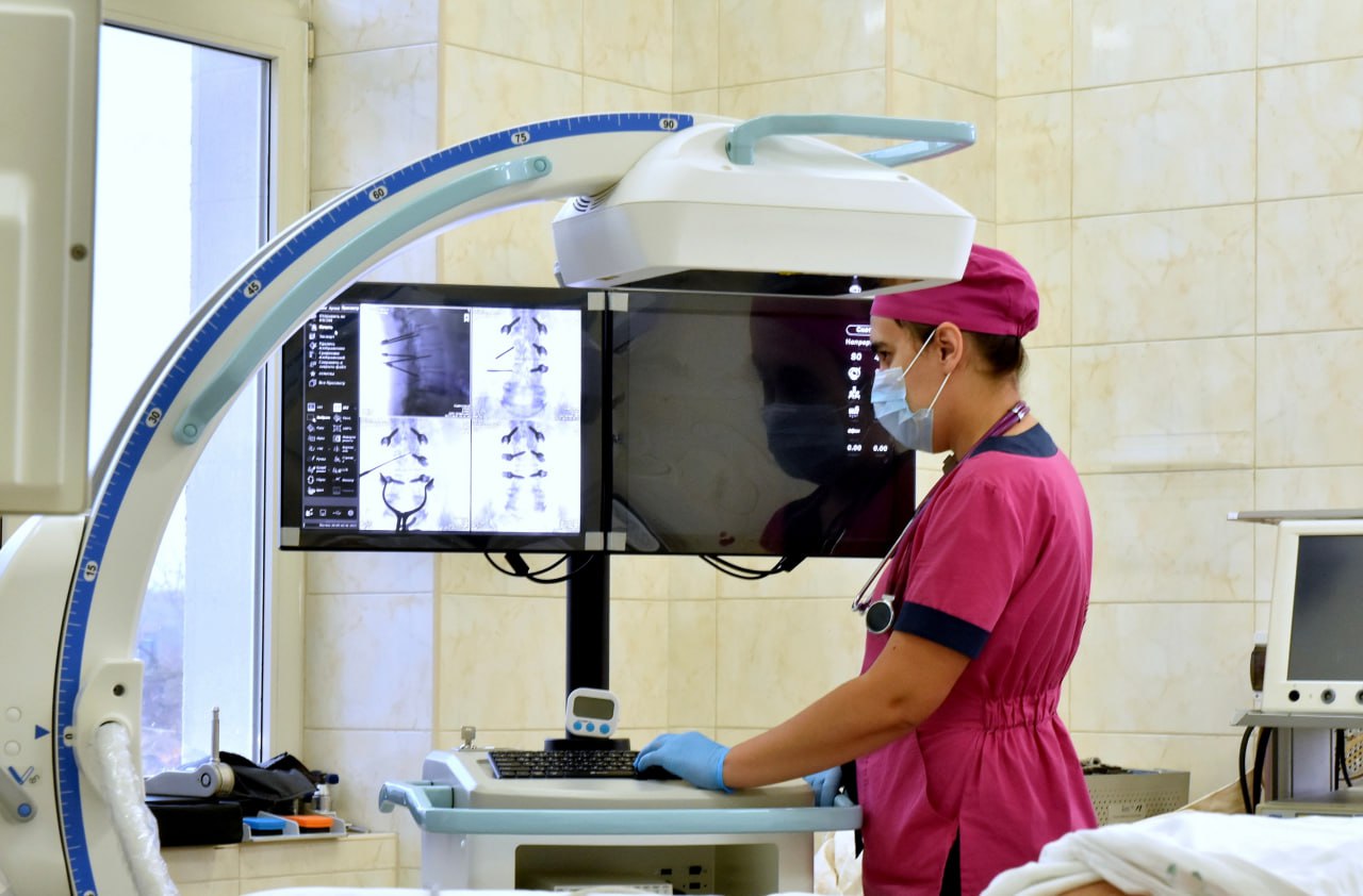 Отделение нейрохирургии Симферопольской больницы дооснащено рентген-аппаратом С-дуга