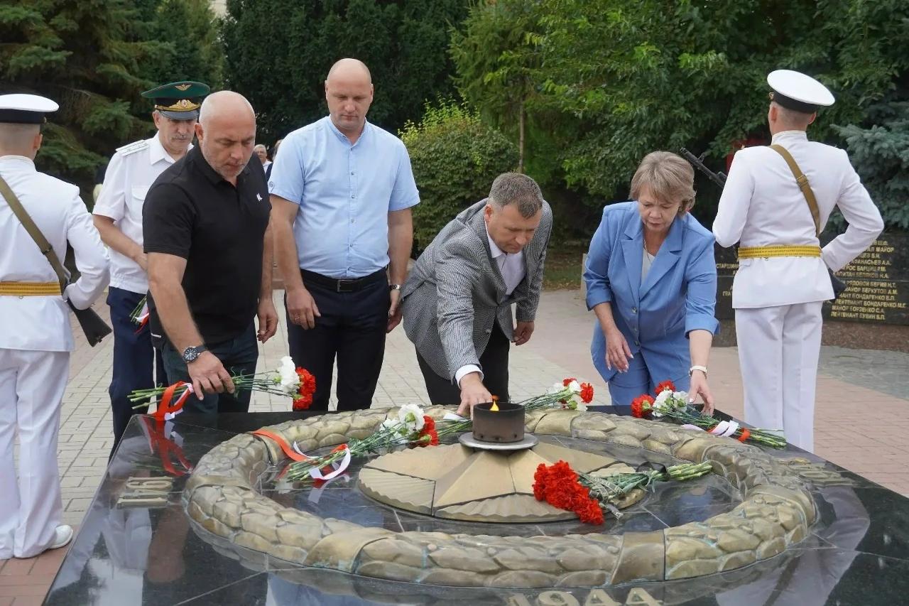 В Керчи отметили 53-летие присвоения звания «Город-герой»