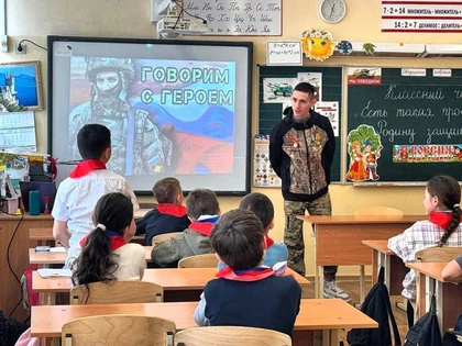 Строевая подготовка и полоса препятствий: участник СВО из Крыма проводит военно-патриотические занятия для детей