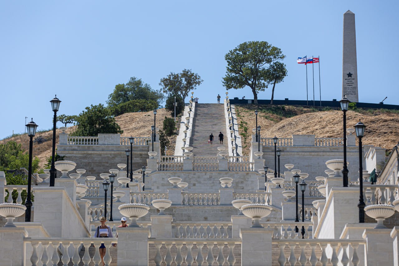 Митридатская лестница в Керчи разрушается