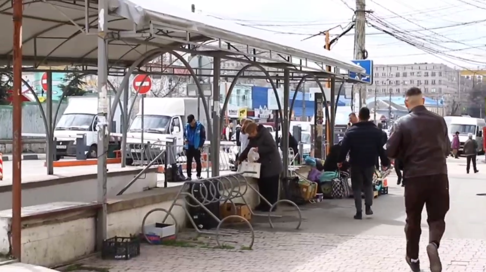 Свыше 75 кг продукции изъяли у нелегальных продавцов в Симферополе