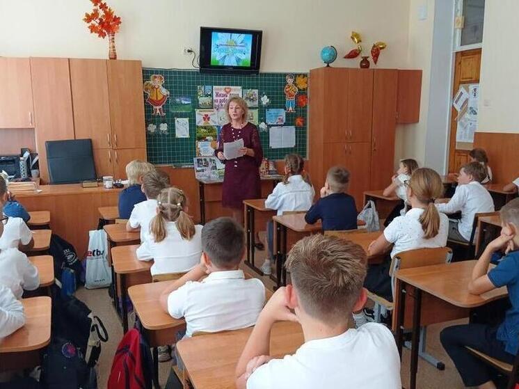 Об истории Всероссийской акции «Белый цветок» рассказали школьникам в Симферополе