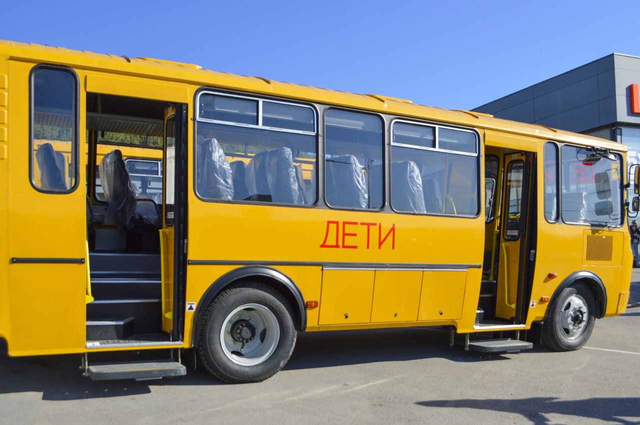 Крым получил 40 новых школьных автобусов