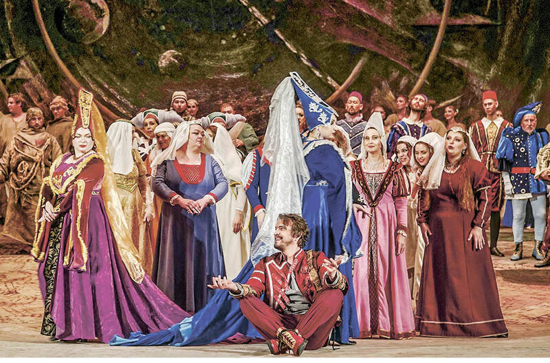 Наперекор буре: в Крыму состоялись «Большие гастроли» Донецкого театра оперы и балета