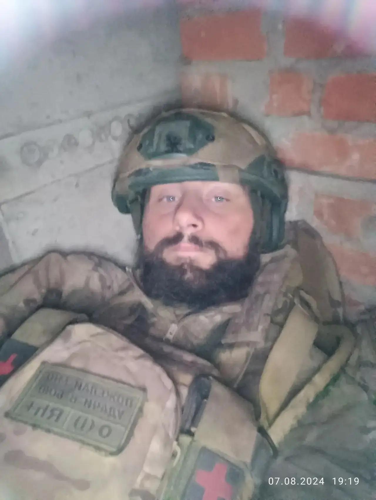 Спас тысячи жизней, получил ранение и вернулся на передовую на костылях: история военврача с позывным Сибирь