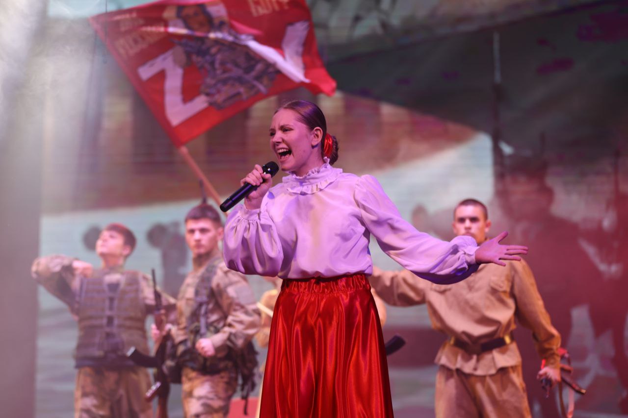 В Симферополе прошёл гала-концерт "Мы - наследники Победы" - фоторепортаж
