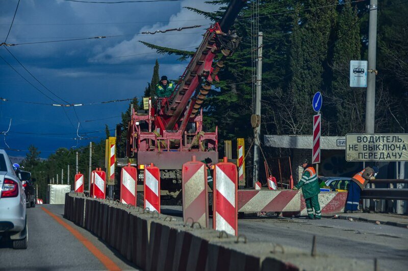 Дорожники приступили к капитальному ремонту на участке дороги от Алушты до Ялты