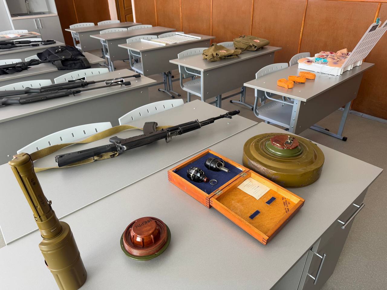 Оборудование для кабинетов технологии и основ безопасности и защиты Родины получили школы Симферополя