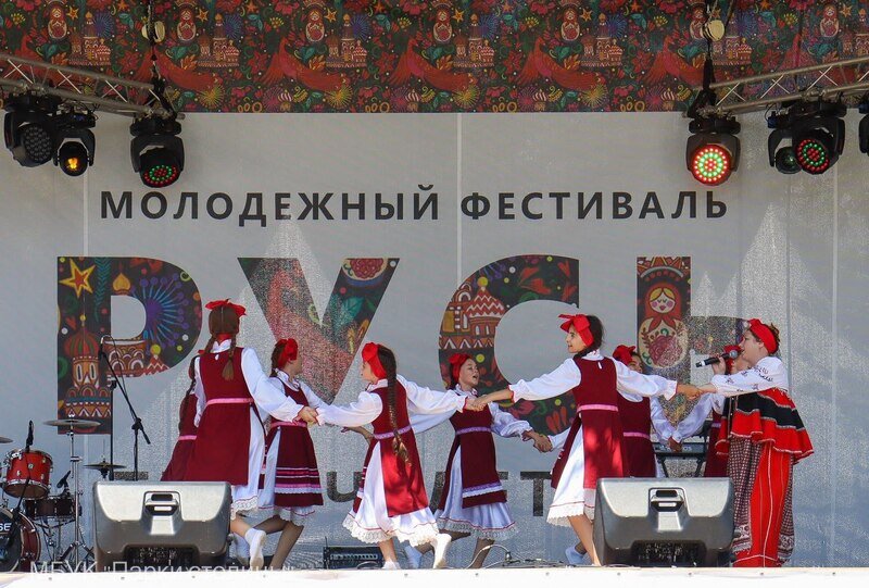  Квесты, летний кинотеатр и караоке: как в Симферополе проходит фестиваль «Русь Тысячелетняя»