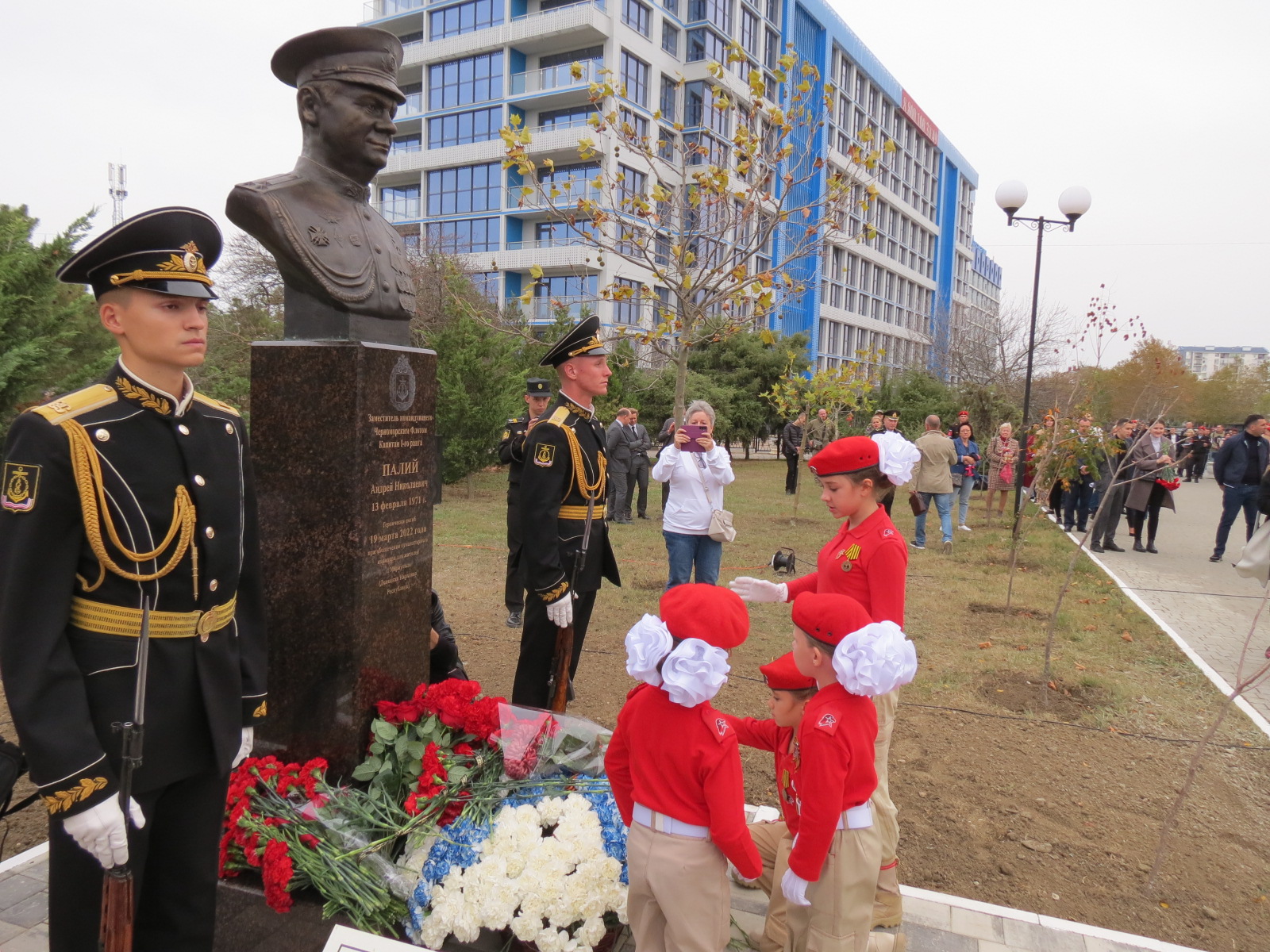 В Севастополе открыли памятник заместителю командующего Черноморским флотом  Андрею Палию