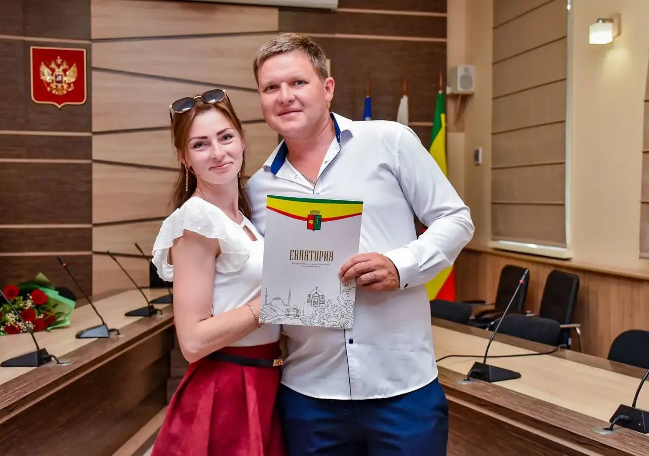 В Евпатории 12 льготников получили сертификаты на земельные участки для строительства домов