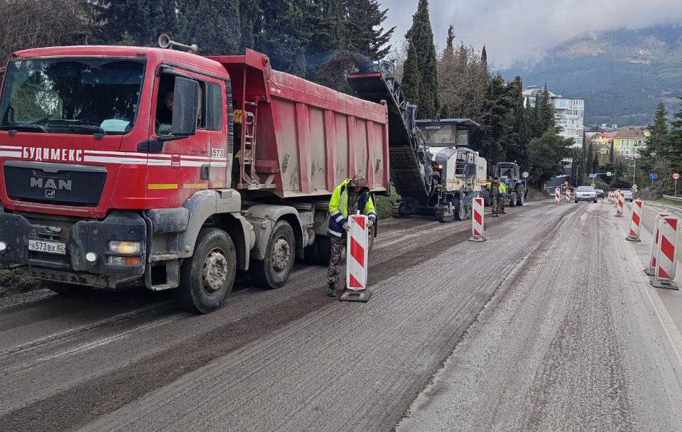 Начался ремонт участка дороги между Ялтой и Севастополем