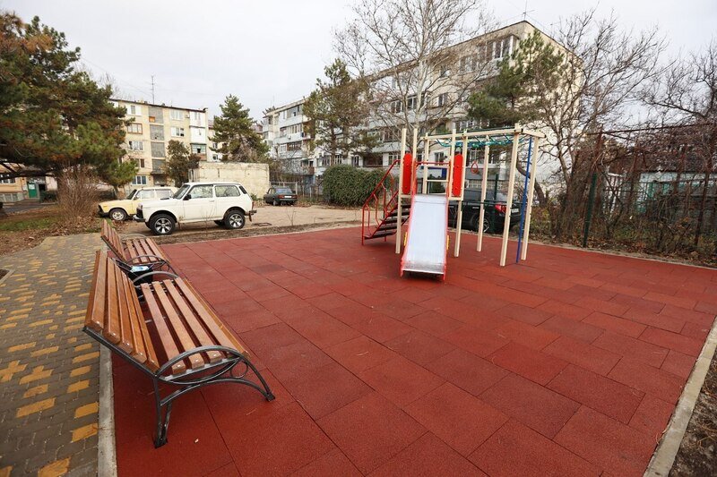 Сразу три детские площадки обустроят в посёлке Молодёжное