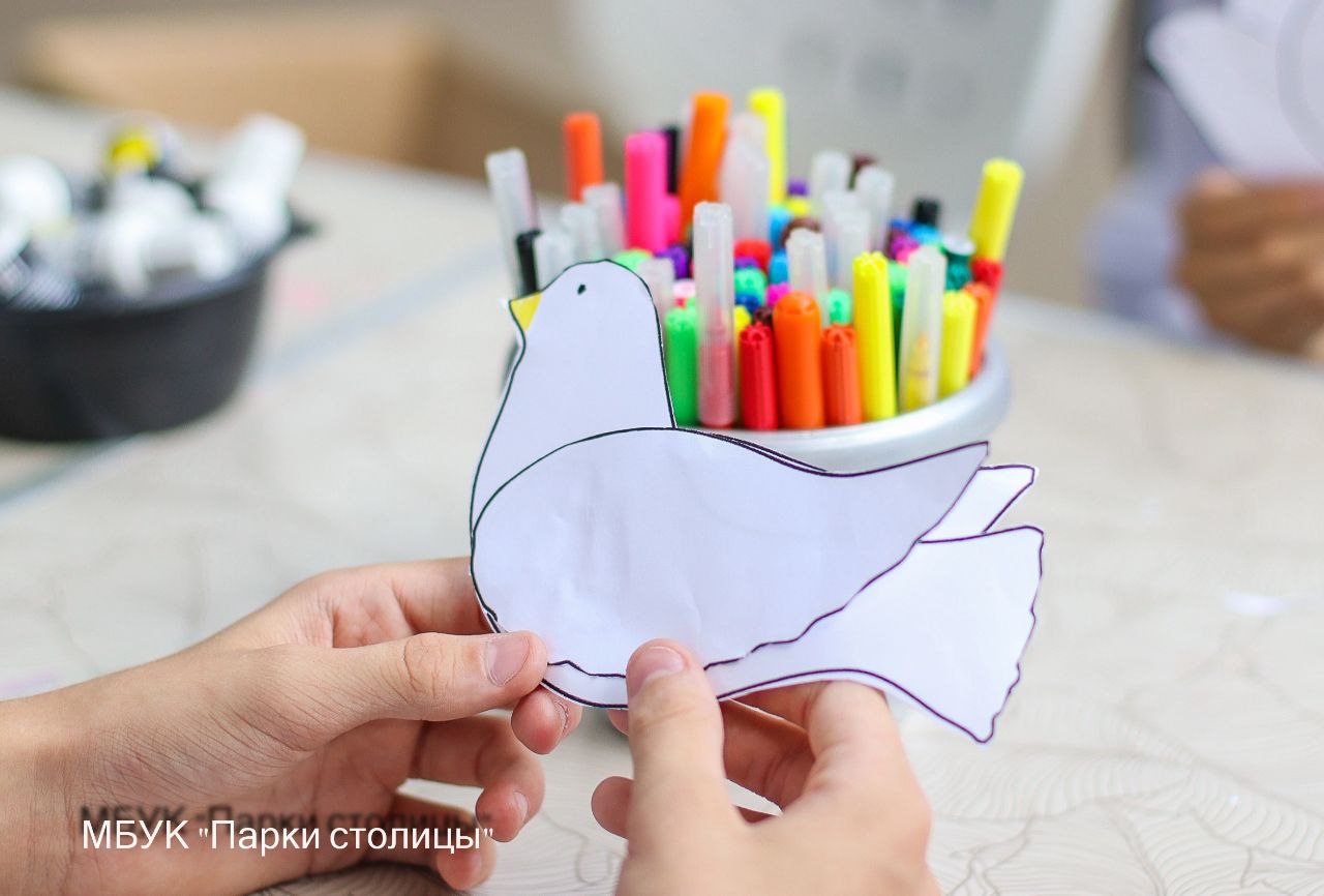 В Симферополе прошла акция "Голубь мира"