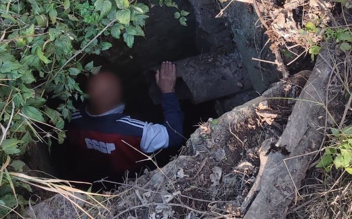 Спасатели вытащили упавшего в колодец судакчанина