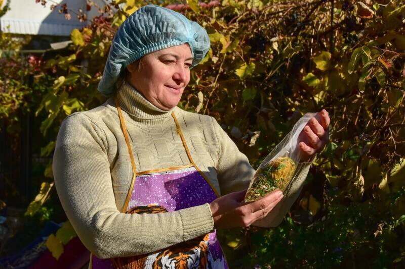 «Супы, борщи и каши от МамыМаши»: как крымчанка передаёт бойцам СВО домашнюю еду