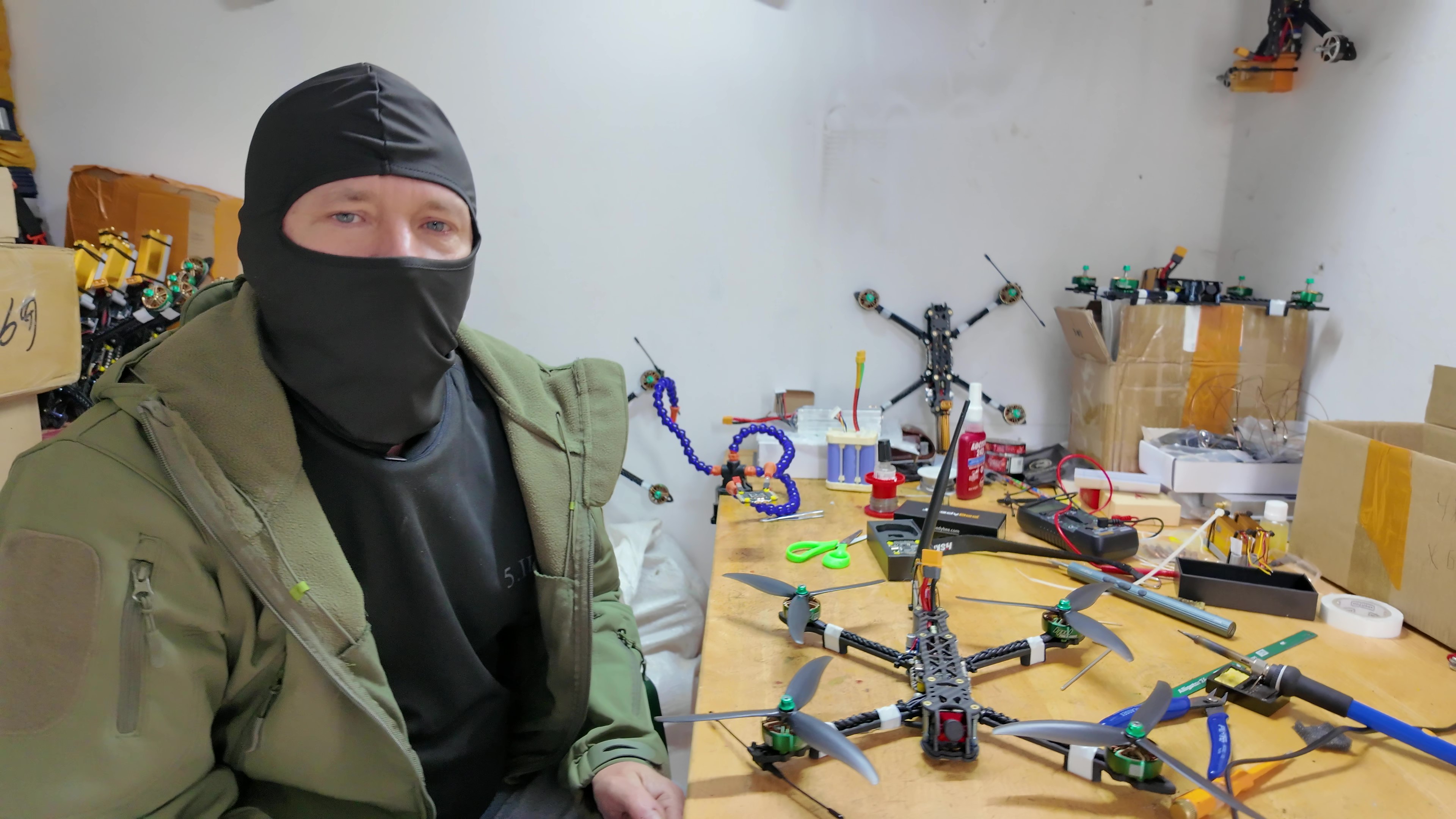 Партию дронов-камикадзе от крымского волонтёра передадут на передовую