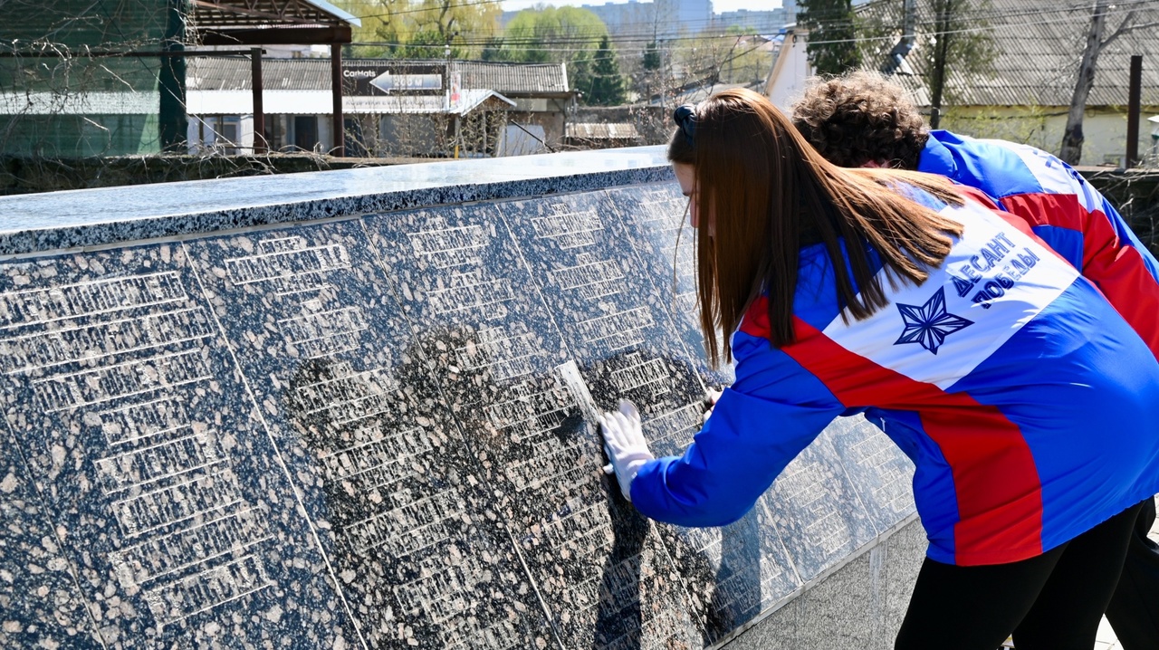 Крымские студенты привели в порядок 32 братских захоронения и 40 памятников и памятных знаков Великой Отечественной войны