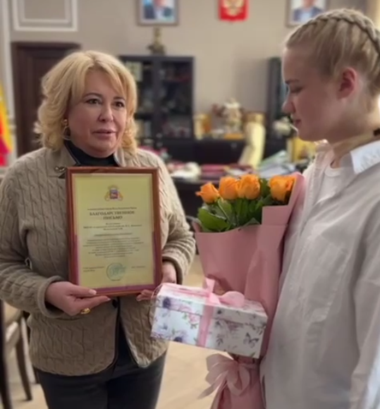 70 килограмм девчачьей мощи: в Ялте поздравили крымскую спортсменку с победой на соревнованиях по борьбе