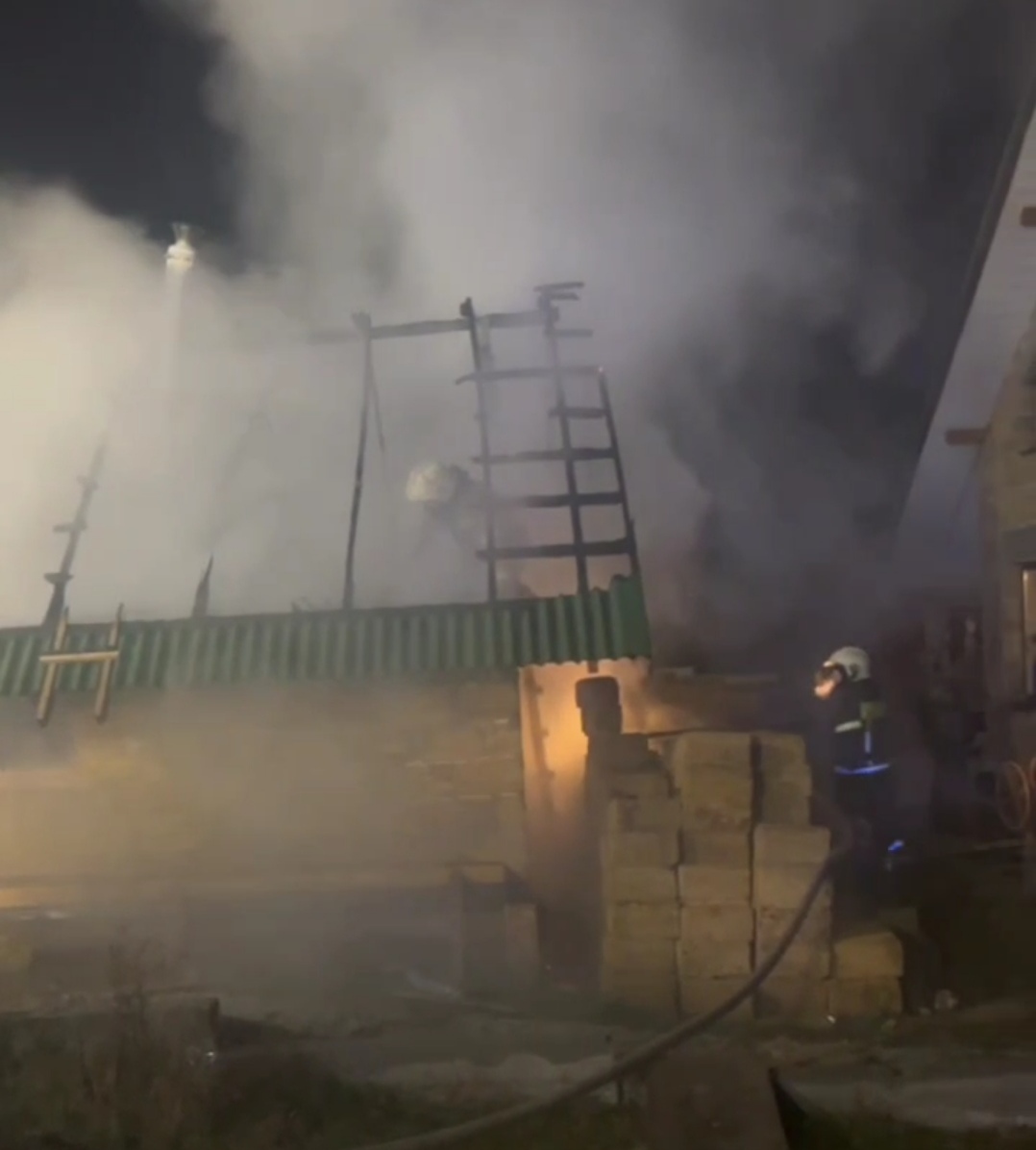 Под Симферополем загорелась баня