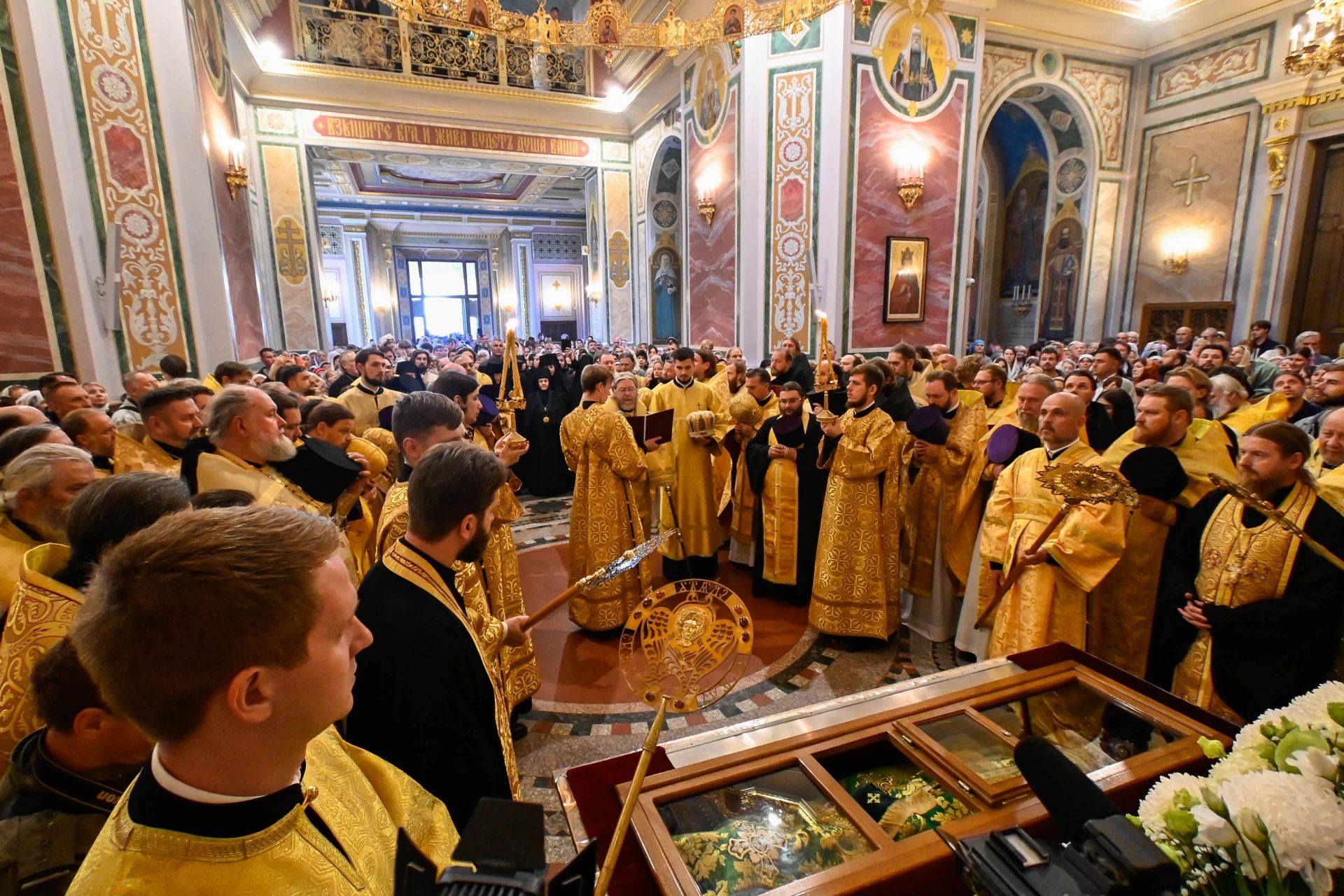 В Симферополе мощи святителя Луки Крымского перенесли в Александро-Невский собор