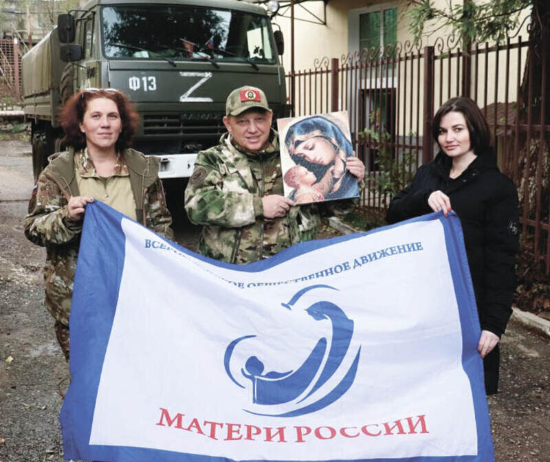 Жители Ялты отправили в зону СВО икону, вышитую бисером и 15 тонн гуманитарной помощи 